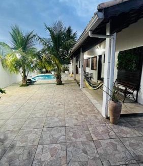Santa Terezinha House | Morada do Zinho - Piscina, churrasqueira, lareira e 250 metros da praia
