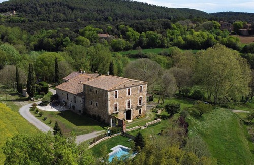 Maia de Montcal Cottage | More Riera SPECTACULAR FARMHOUSE near Besalú for 13 people