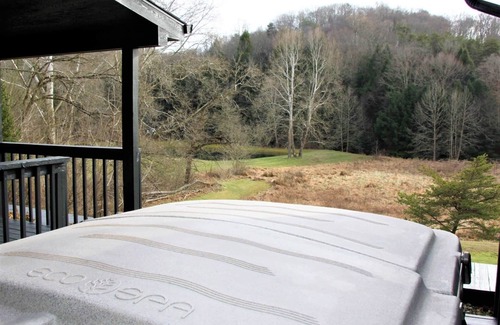 Logan Ski Chalet | Morehead Lodge, Spacious 5BR Hocking Hills Lodge with an amazing view