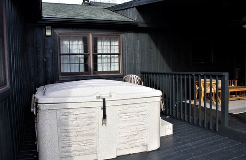 Logan Ski Chalet | Morehead Lodge, Spacious 5BR Hocking Hills Lodge with an amazing view