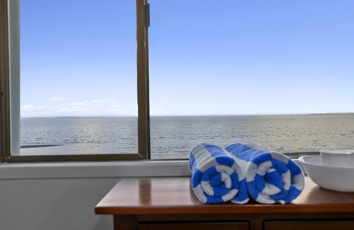 Beachmere Apartment | Moreton Views