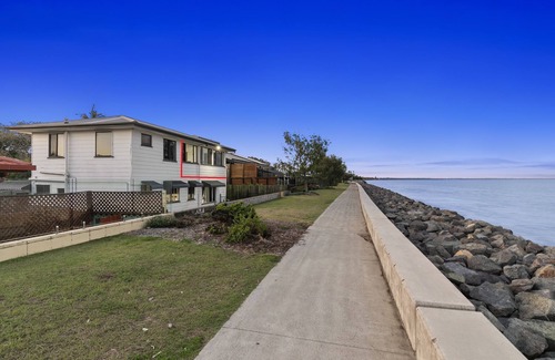 Beachmere Apartment | Moreton Views