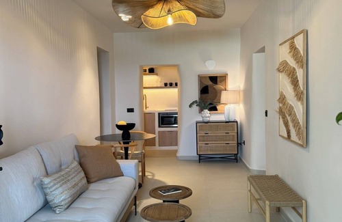 Firostefani Apartment | Morfes 2bedroom aprt with Plunge heated pool and Sea View by Caldera Houses