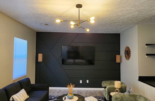 Ashland Apartment | Morning Brew With a Breathtaking Park View, Central to All Things/Places