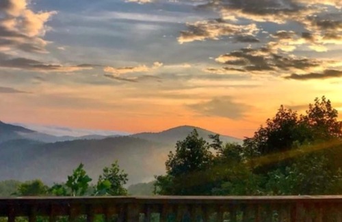 Black Mountain Cottage | Morning Glory Cottage - Amazing Mountain Views with Total Privacy!