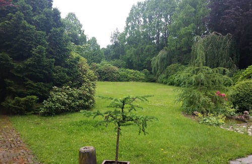 Westerstede Apartment | Morning sun vacation apartment in a country house with a magnificent garden