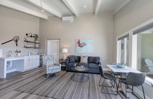 Morro Bay Condo | Morro Rock views, rooftop dining ~ Salty Sister 1Bdrm condo