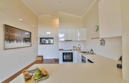 Orange Apartment | Mortimer's Wines Loft - Adults Only Retreat