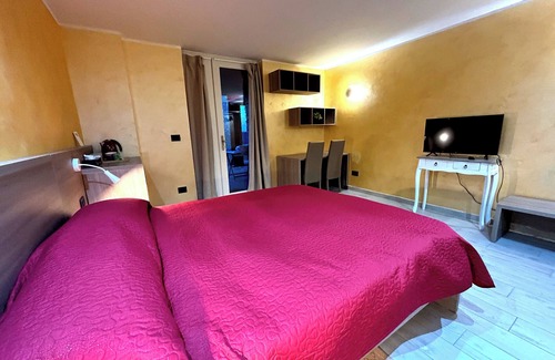 Rodello Bed & Breakfast | "Moscato" room in the Langhe hills, overlooking Alba
