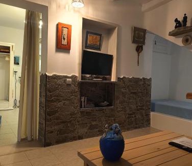 Kamari House | Moschatos Beach House