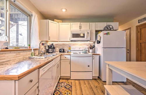 Mosinee House | Mosinee Escape w/Fire Pit - 1 Mi to River!