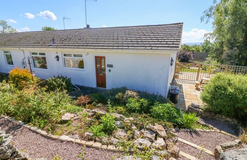 Milnthorpe House | MOSS COTE, pet friendly, with a garden in Milnthorpe