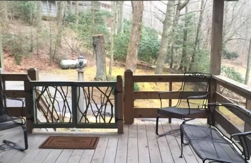 Highlands Cabin | Moss Hill Cottage 2BR/2 bath mountain styled with comfort in mind