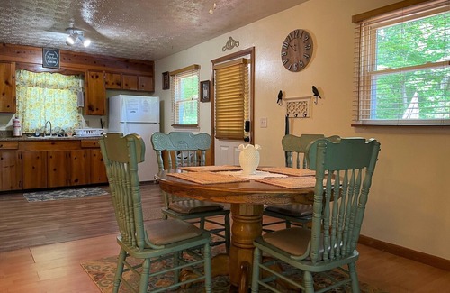 Brasstown Cottage | Moss Hollow Cottage - close to Folk School