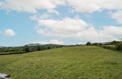 Bromlow Cottage | MOSSY LODGE, pet friendly, character holiday cottage in Minsterley