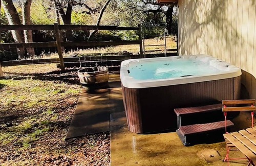 Oakhurst House | “Mossy Oaks Cottage” Serenity near Yosemite