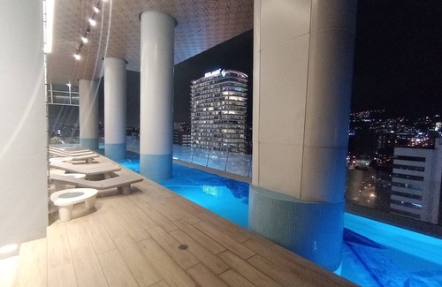 Financial District Apartment | Most Beautiful View of Quitoapart 23dos