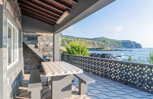 Ponta Delgada House | Mosteiros Natural Pool House