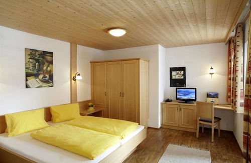 Reutte House | Motel ∙ 1 guest