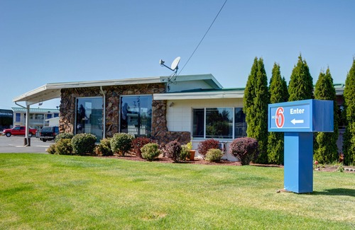 Larkspur Hotel | Motel 6-Bend, or