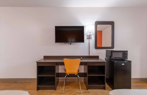 Bryan Hotel | Motel 6 Bryan, TX - University Area