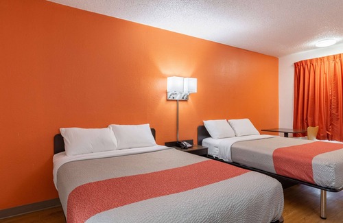 Bryan Hotel | Motel 6 Bryan, TX - University Area