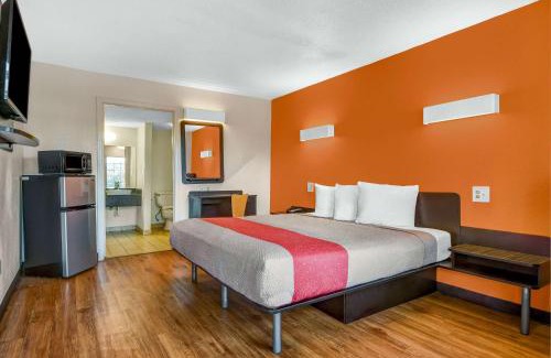 Calhoun Hotel | Motel 6-Calhoun, GA