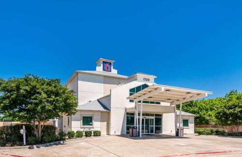 Cleburne Hotel | Motel 6-Cleburne, TX