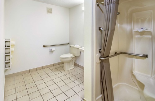 Dayton Hotel | Motel 6 Dayton, OH - Englewood