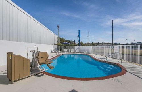 Dothan Hotel | Motel 6-Dothan, AL