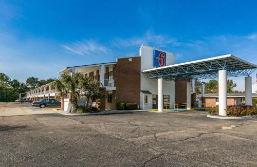 Dothan Hotel | Motel 6-Dothan, AL