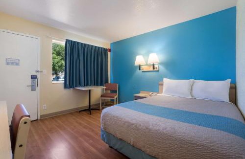 Grand Junction Hotel | Motel 6-Grand Junction, CO