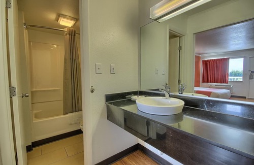 Lima Hotel | Motel 6 Lima, OH