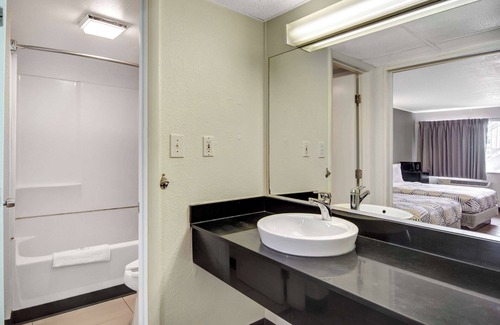 Lima Hotel | Motel 6 Lima, OH
