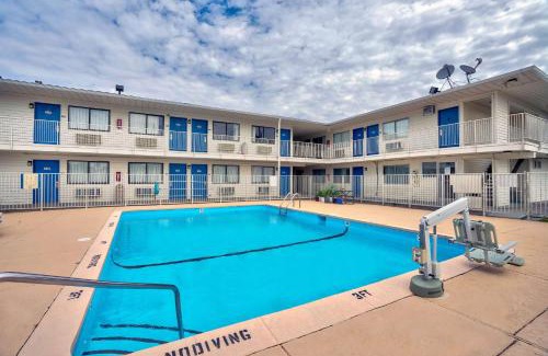 Lumberton Hotel | Motel 6-Lumberton, NC