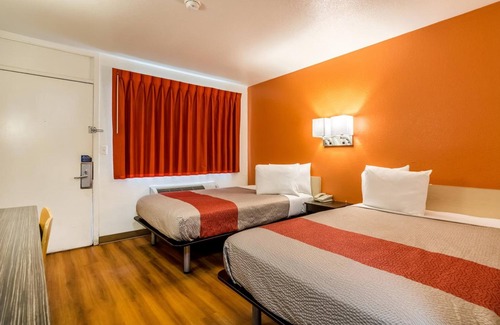 Lumberton Hotel | Motel 6 Lumberton, NC