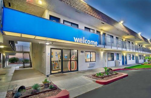 Palmdale Hotel | Motel 6-Palmdale, CA