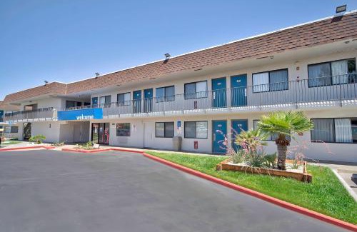 Palmdale Hotel | Motel 6-Palmdale, CA