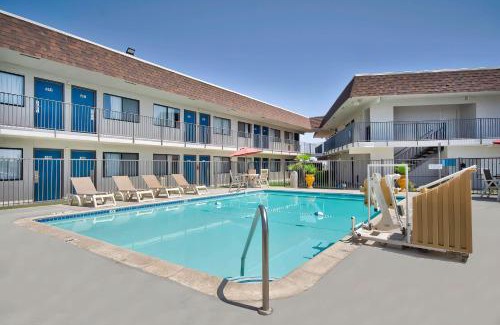 Palmdale Hotel | Motel 6-Palmdale, CA