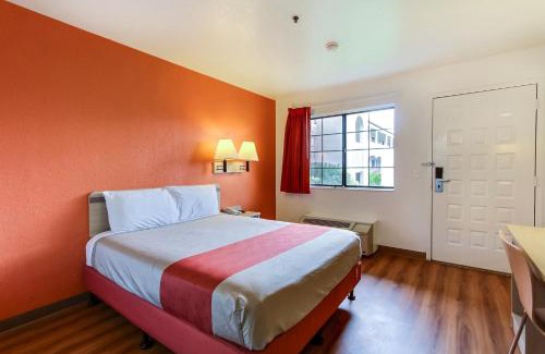 Salinas Hotel | Motel 6-Salinas, CA - North Monterey Area