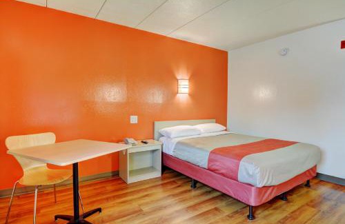 Seekonk Hotel | Motel 6-Seekonk, MA - Providence East