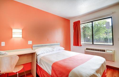 Southington Hotel | Motel 6-Southington, CT - Hartford