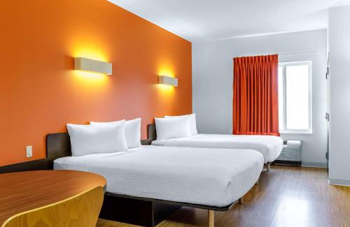 Swift Current Hotel | Motel 6-Swift Current, SK