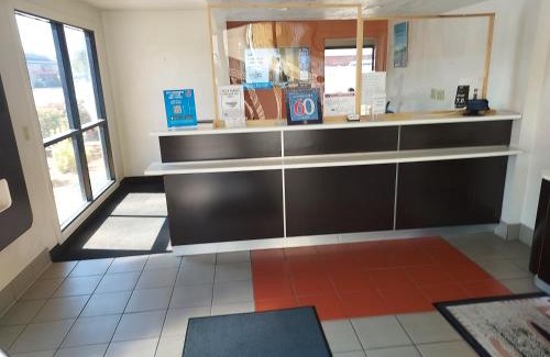 Bishop Hotel | Motel 6