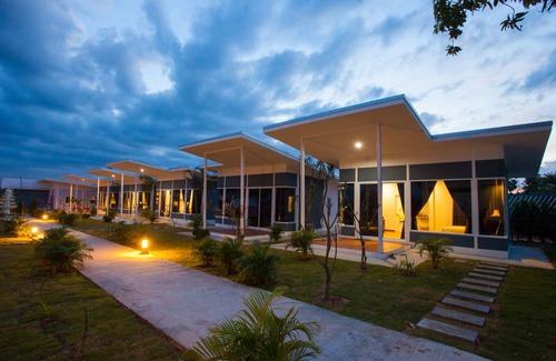 Phibun Mangsahan House | Motel ∙ 8 guests