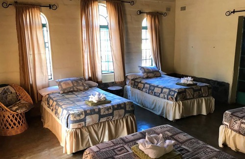 Victoria Falls House | Motel ∙ 8 guests