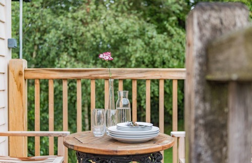 Ewhurst Green Apartment | Motor House Loft - beautiful loft conversion in lovely rural location by Bloom Stays