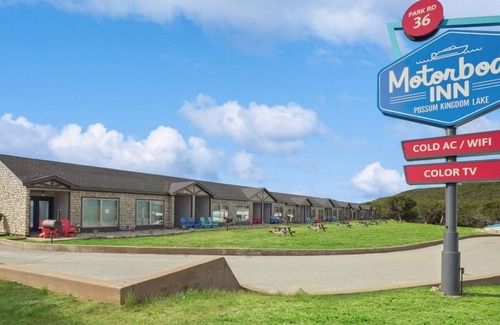 Graford Hotel | MotorBoat Inn Suite 1 Pet Friendly