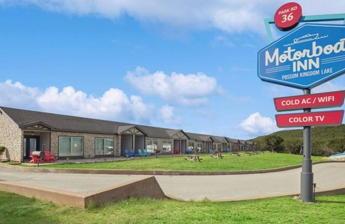 Graford Hotel | MotorBoat Inn Suite 7