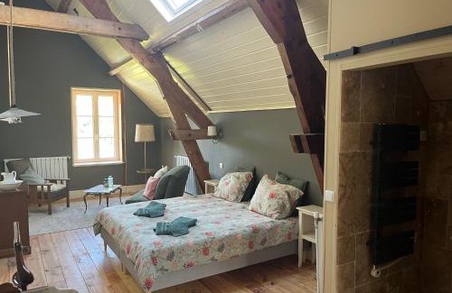 Saint-Symphorien-de-Marmagne Bed & Breakfast | Moulin de Maupoy